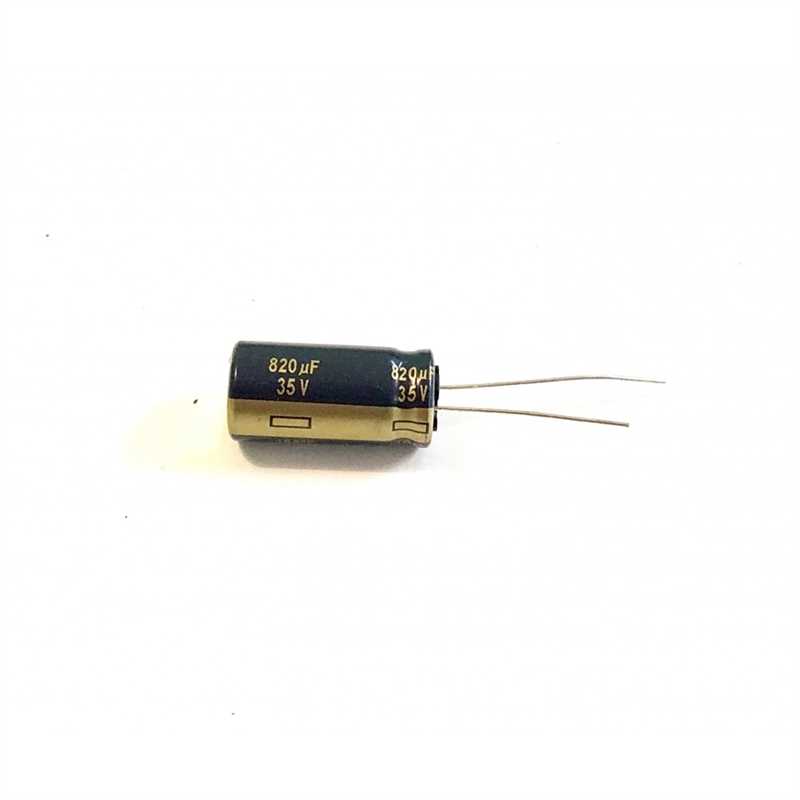 Elektrolyt-Kondensator  820µF und 35V steh.